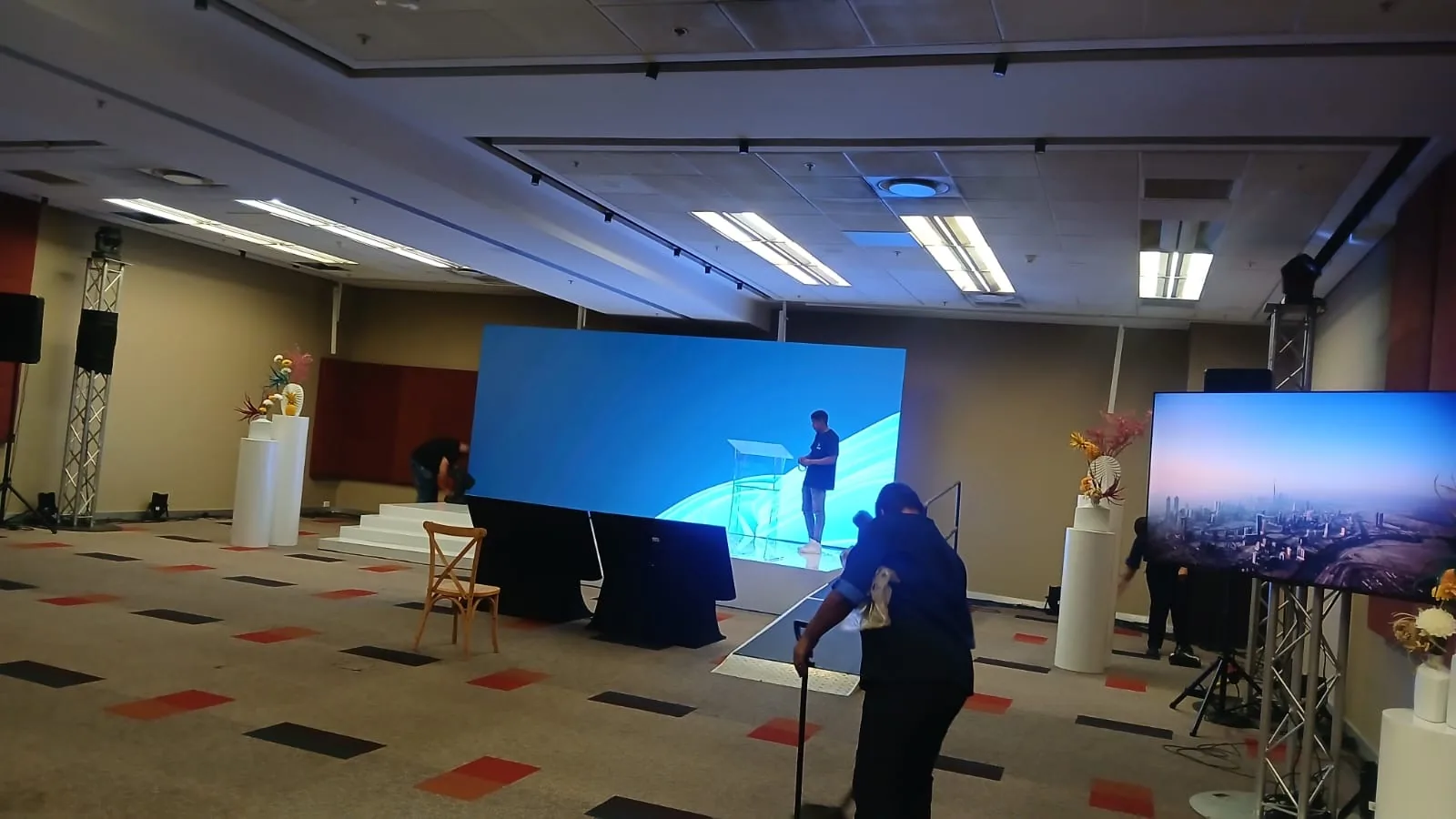 Bayside crew installing the LED screen and stage during the Meetings Africa venue build